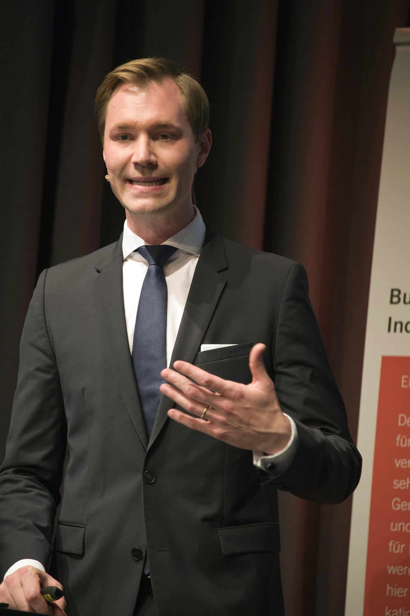 Emotionen im B2B Interview mit Julius van de Laar bvik